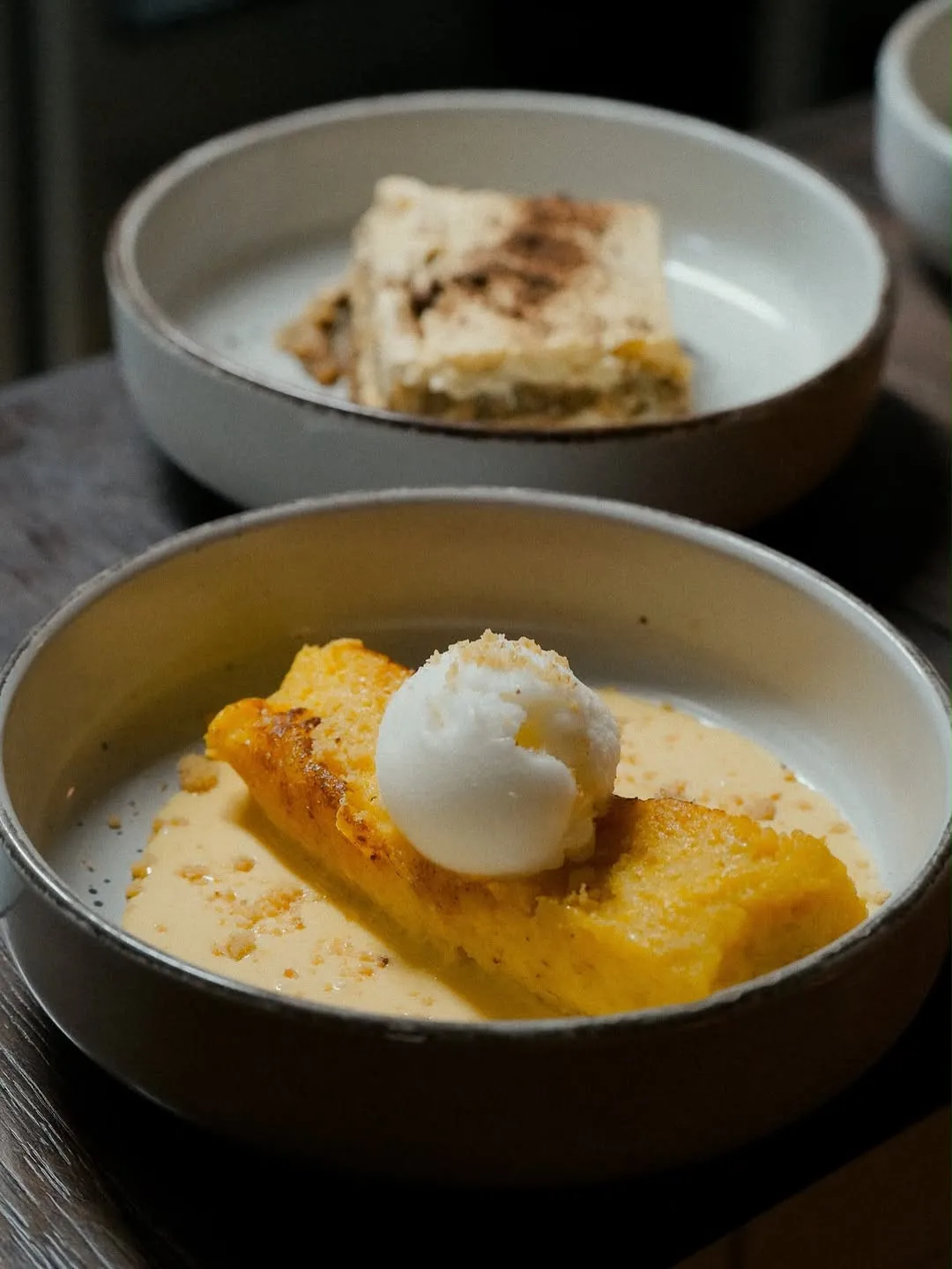 Dos postres de la casa